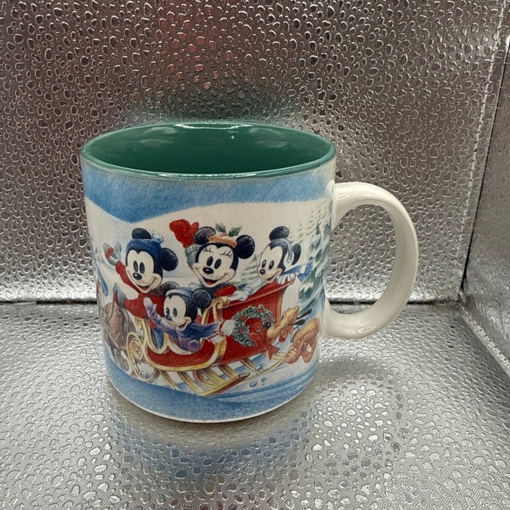 Vintage 1996 Disney Store Mickey's Winter Wonderland Christmas Sleigh Ride Mug